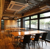 ゆったりとした寛ぎの和空間やレイアウトも自由なお席をご用意しておりますので、少人数～団体様まで大歓迎です！プライベートな飲み会から会社のご宴会まで様々なシーンに幅広く対応！また、臨場感溢れる調理場の風景を間近で観ることができるカウンター席も◎