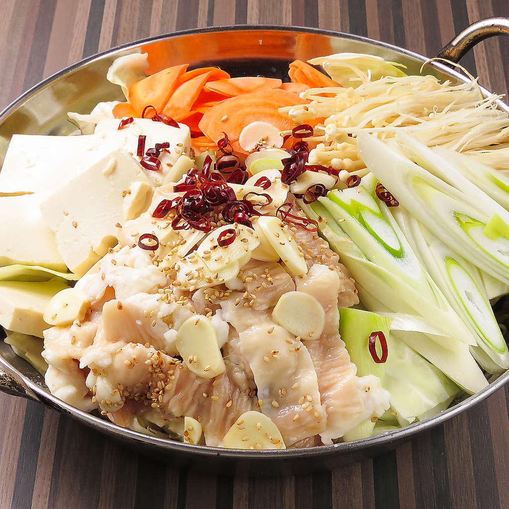 ぷりぷりのもつが自慢のもつ鍋！寒い冬にピッタリです。