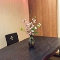 間接照明が優雅な少数向け個室となります！大切な方とのご利用に最適です！是非ご利用くださいませ♪4名様までのお席となります。