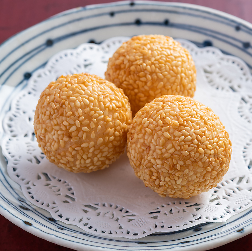 お口直しのデザートには胡麻団子、特製杏仁豆腐のご用意ございます♪