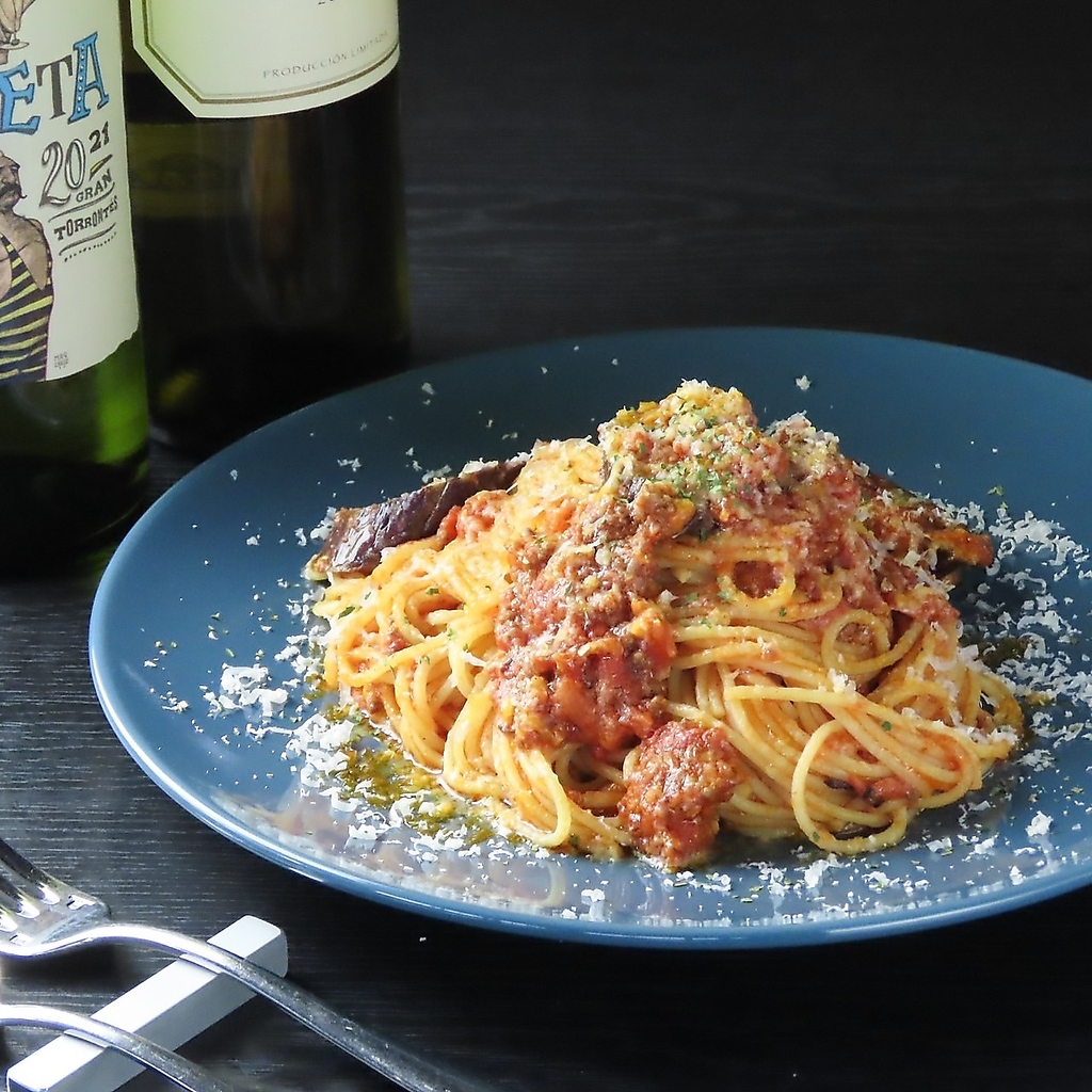 ランチ、ディナー共に種類豊富な季節の素材を使用したパスタを堪能下さい！