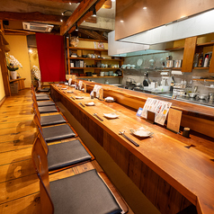 ゆったりとしたシンプルな和空間は会社の歓送迎会やプライベートなどの少人数宴会・大型宴会に最適です。8名様 ～1４名様まで貸切にてご利用いただけます。店舗までお気軽にご相談ください。