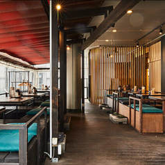 開放感のある空間でこだわりの料理をお楽しみください！