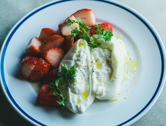 ブッラータチーズと季節のフルーツ