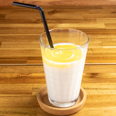 旬果実を凝縮！自家製ジャムを使用したフルーツラッシー