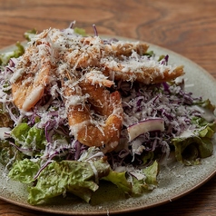 半熟卵とカリカリエビのどうせシーザーサラダ