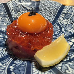 【那須御養卵】黒毛和牛炙りユッケ　いくらのせ