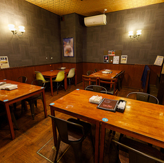 全席テーブル席の店内はレイアウト変更可◎落ち着いた雰囲気の過ごしやすい空間です!融通の利く歓送迎会・忘新年会はEXPだけ!?ご予約受付中です!席に一つづつアルコール消毒液を置いております。席一つ一つにアルコール完備!
