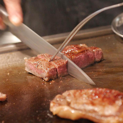 モダン空間が自慢の店内◎絶品鉄板料理と厳選されたワインで乾杯!!宴会も承ります。