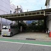 お車でお越しのお客様も安心の駐車場を完備しております！ご家族でのお食事にも大変便利です。