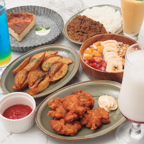 開放的な空間でリラックスしながら、バリエーション豊富なシーシャが楽しめるお店