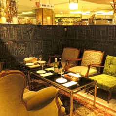 【6名様用ソファ半個室】店内の一角にひっそりとあるソファ席。視線が入りずらいので、くつろげます。