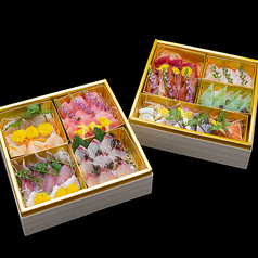 お造り彩り重箱【刺身盛合せ4~5人前:鮪・鯛・サーモン・海老・他。季節や仕入れにより食材が変わります。】