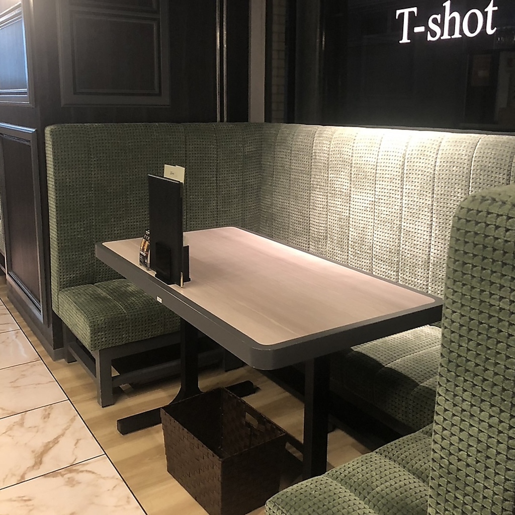 雰囲気自慢の店内にはカップルシートもありデートにオススメ！！2人の距離がさらに近くなるかも！？