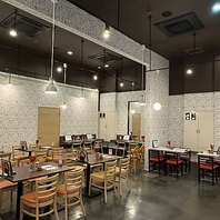 広々店内でお食事が楽しめます