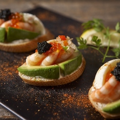 イクラとキャビアのジュエル・スモーブロー(3ピース)