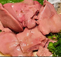 低温調理の国産鶏とろ生レバ刺し