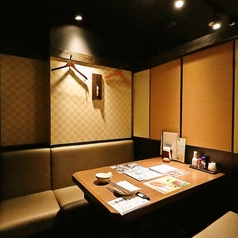 日頃の疲れも癒される、レトロな雰囲気で落ち着く空間。気の合う仲間と「いろは」な時間を、心ゆくまでお楽しみください♪シックな店内はデートにもピッタリです☆