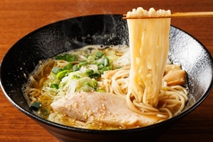 【〆までうまい!】当店自慢の味"鶏白湯ラーメン"!