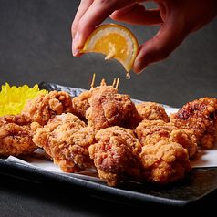 パリッとした衣とジューシーな鶏肉が自慢の唐揚げ☆