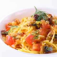 真イワシとウイキョウのサフラン風味 スパゲティーニの写真