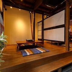 足をのばしてゆったりとお寛ぎいただける掘りごたつ席をご用意しております。小さなお子様連れのお客様も安心してご利用いただける空間となっており、三世代でのランチやママ友会にもおすすめです◎落ち着いた和の温もりを感じながら、日常の忙しさを忘れて贅沢な時間を過ごせる大人の隠れ家のような特等席です。