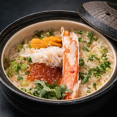蟹、うに、いくらの土鍋ご飯