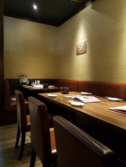 古民家を思わせるような店内が荒尾店の自慢。掘りごたつ個室、テーブル個室、カウンター席と多種多様なお席をご用意.。お昼のご宴会にもおすすめです!荒尾での個室宴会に◎(荒尾・居酒屋・個室・焼き鳥・飲み放題・安い・居酒屋宴会・3時間飲み放題)※画像は系列店