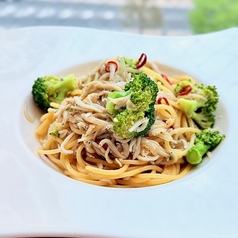 本日のパスタ シラスとブロッコリーのペペロンチーノ