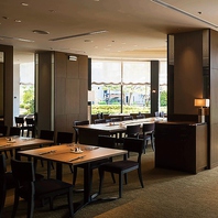 開放感でお洒落な店内