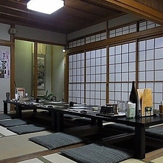 一部のお座敷席は掘りごたつにすることが可能です。正座が苦手な方も楽に過ごせるので、長時間の宴会や会食にも最適です♪