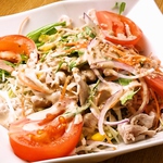 野菜も忘れずに！さっぱり食べられる豚しゃぶと水菜のゴマサラダ580円(税抜)等