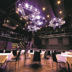 【一般イベント予約も開始！】７F　P.A.R.M.Sとは… パセラAKIBAマルチエンターテインメント7階の劇場型ビュッフェレストランとなるイベントフロア。2013年1月4日からアリスプロジェクト常設劇場としてスタート。最新の音響・照明機器を備え、収容人数は秋葉原最大級の400名を誇る。