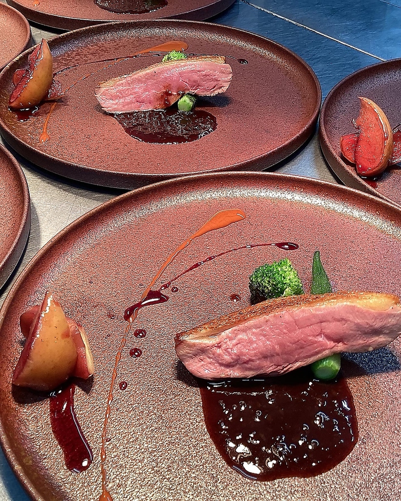 フランス産バルバリー種鴨ムネ肉のロースト