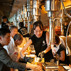 ワイワイ賑やか店内も当店のウリです。