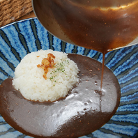 3日間熟成で生まれる黒ナッツカレーの奥深い味わい