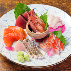 毎朝仕入れ新鮮な刺身と旬食材を活かすこだわり