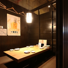 2-4名様までご利用いただける落ち着いた個室席をご用意しております。