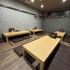 掘りごたつなので、足を伸ばしておくつろぎいただけます。