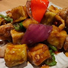 ラム肉の角切りとなす炒め