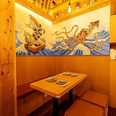 ご家族の食事会や記念日の祝宴にぴったりの落ち着いた空間をご用意しました。周囲の目を気にせずリラックスできるプライベート感があり、旬の料理と厳選したお酒が大切な時間を彩ります。和の趣を感じる温かみのある空間で、心豊かなひとときをゆったりお過ごしください。お子様連れやご年配の方も安心の配慮があります。