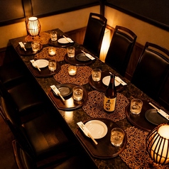 【上質な個室×最大45名対応◎団体様歓迎】上野駅徒歩3分の好立地に佇む、和の趣ただよう個室居酒屋。少人数の会食から、最大45名様までご利用可能な団体個室まで幅広くご用意◎扉付きの完全個室で、接待や記念日など大切なひとときにも最適です。上質なおもてなしとこだわりの料理をお届けいたします。※個室指定不可