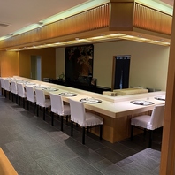 料理が仕上がる様子を楽しめるカウンター席もおすすめ◎