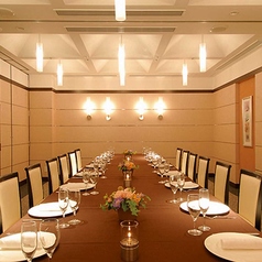 壁で仕切られた完全個室。お子様がいても安心です。