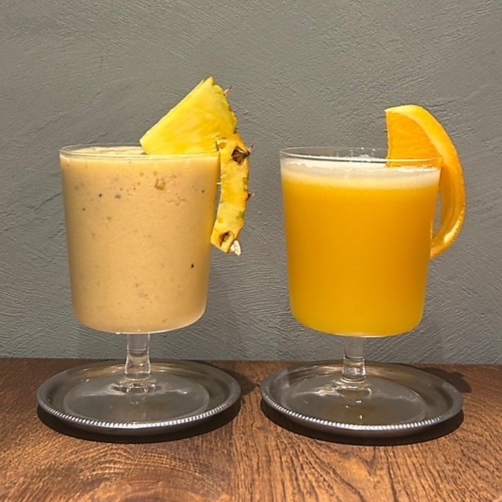 季節限定のフルーツを使った今まで飲んだことないほど濃密なフルーツジュースを是非堪能してください