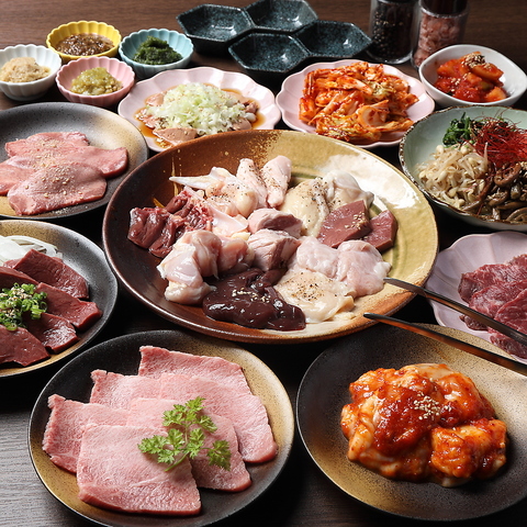 新鮮ホルモンを炭火で豪快に味わう♪