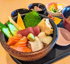 海鮮丼　1000円（税別）