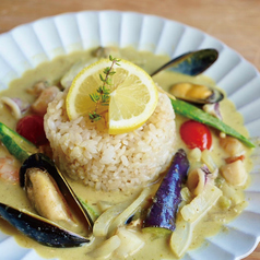 ごろごろ野菜と魚介のグリーンカレー