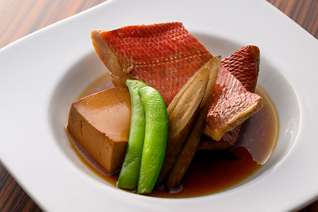 日替わりで旬の鮮魚をご用意。仕入れや時期により変わる季節の味をふんだんにお楽しみいただけます。