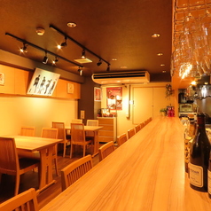 落ち着いた木目調の調度品に囲まれ、ゆったりとお食事をお楽しみいただけます。 ※別途貸切料を頂戴いたします。ご予約はお電話にて承っておりますので、お気軽にお問い合わせください!平日12.5万、週末16万~貸切を承ります。
